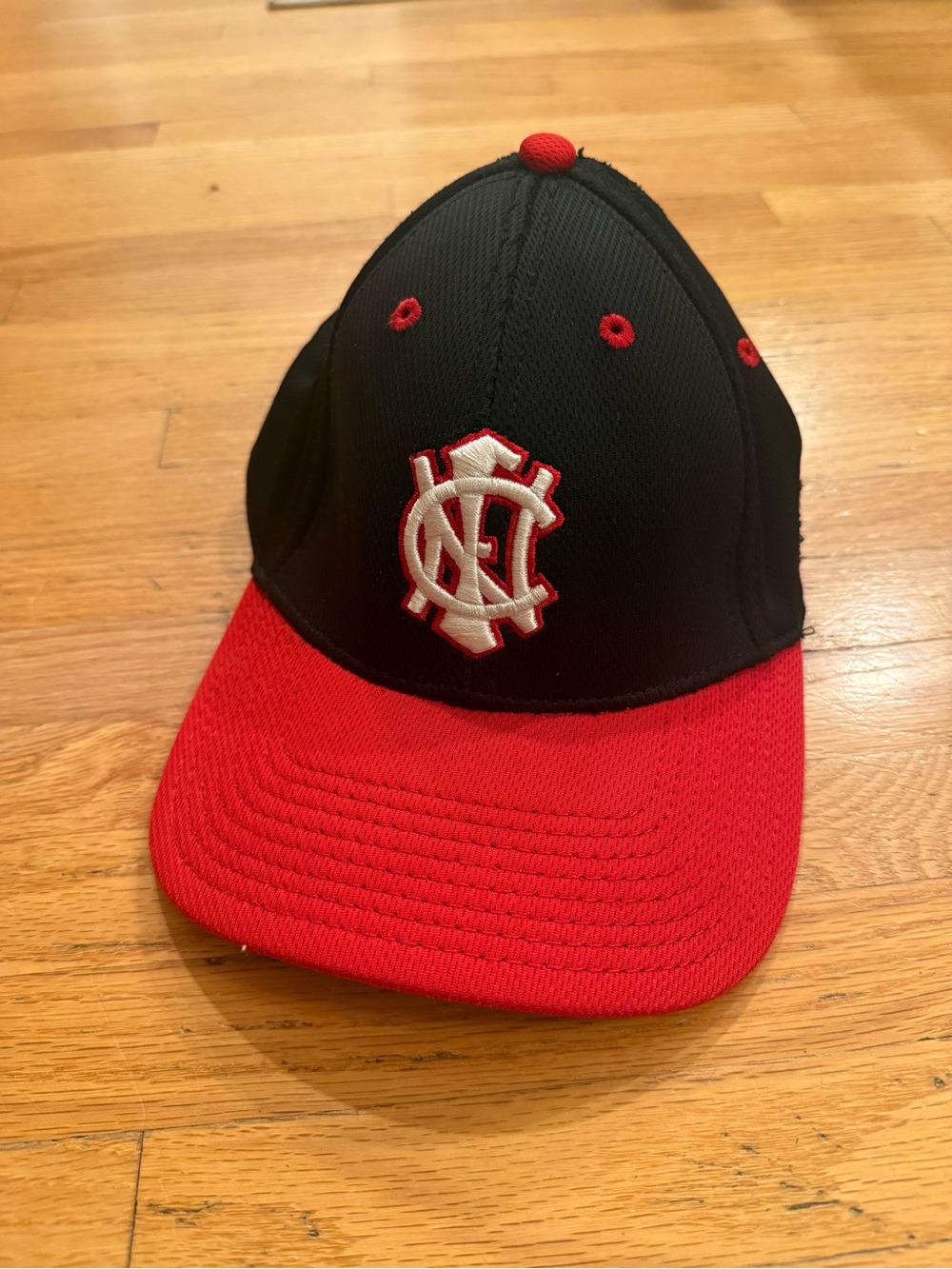 The Game Pro Red and Black Mesh-Panel Baseball Cap with White Embroidered Crest - Picture 2 of 5